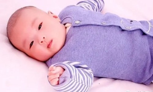 婴儿把奶吐进眼里怎么办-专业宝宝把奶全部吐出来平台-婴儿吐奶吞进去了怎么办