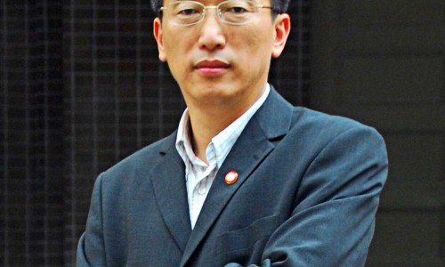 宝宝吐奶到眼睛怎么洗-婴儿把奶吐进眼里怎么办-专业宝宝把奶全部吐出来平台-婴儿吐奶吞进去了怎么办